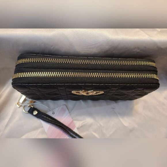 Blush Kiss NWT Women's Black Soft Faux Leather Wallet with Gold Hardware Hearts - Picture 2 of 6